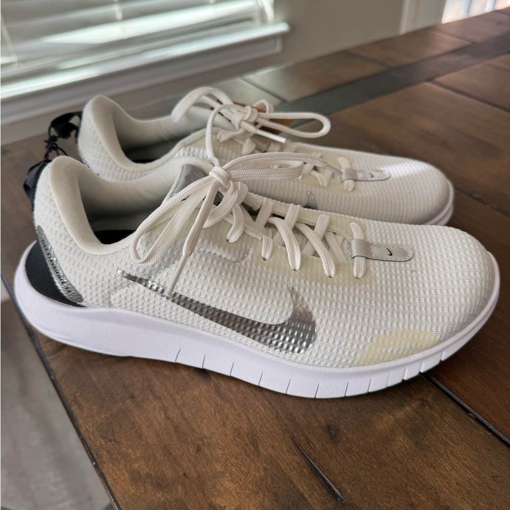 NEW Nike Flex Experience Run 12